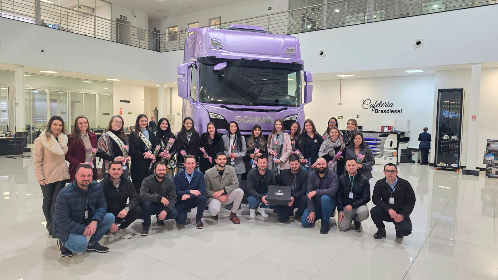 Soberanas da Associação dos Motoristas de Nova Prata visitam a Brasdiesel Scania