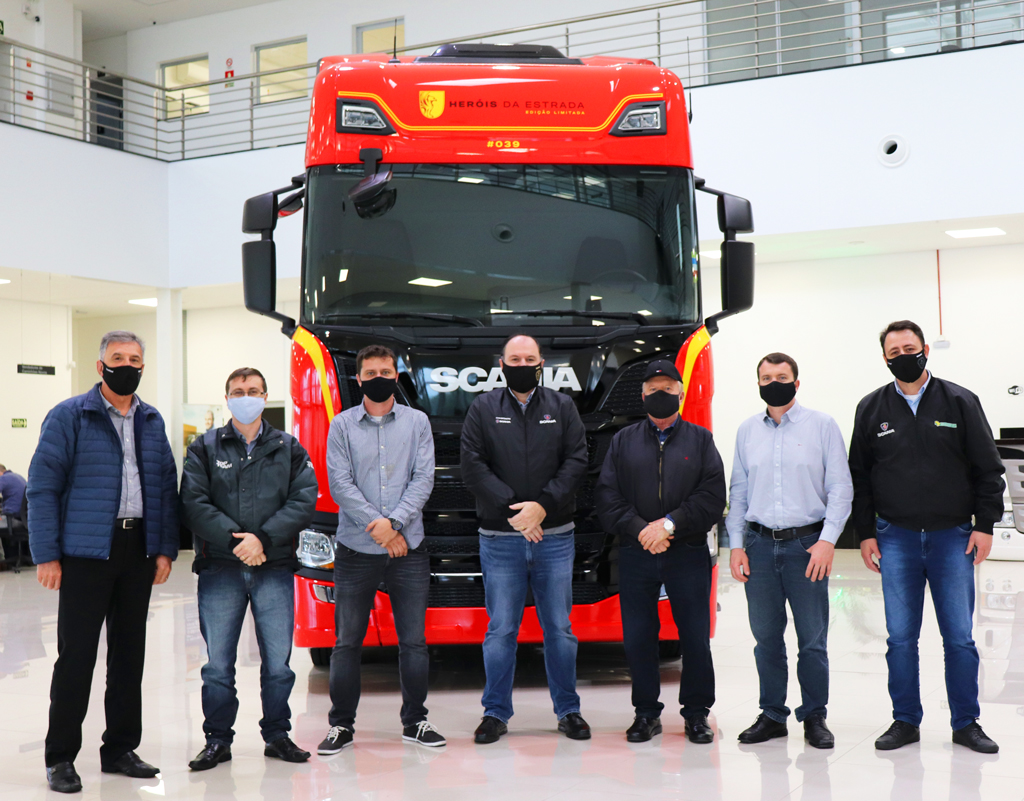 Brasdiesel de Caxias do Sul realiza a primeira entrega  da Edição Especial Heróis da Estrada.