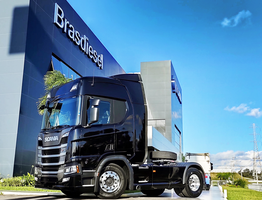 Conheça os detalhes do R450 4x2 Black