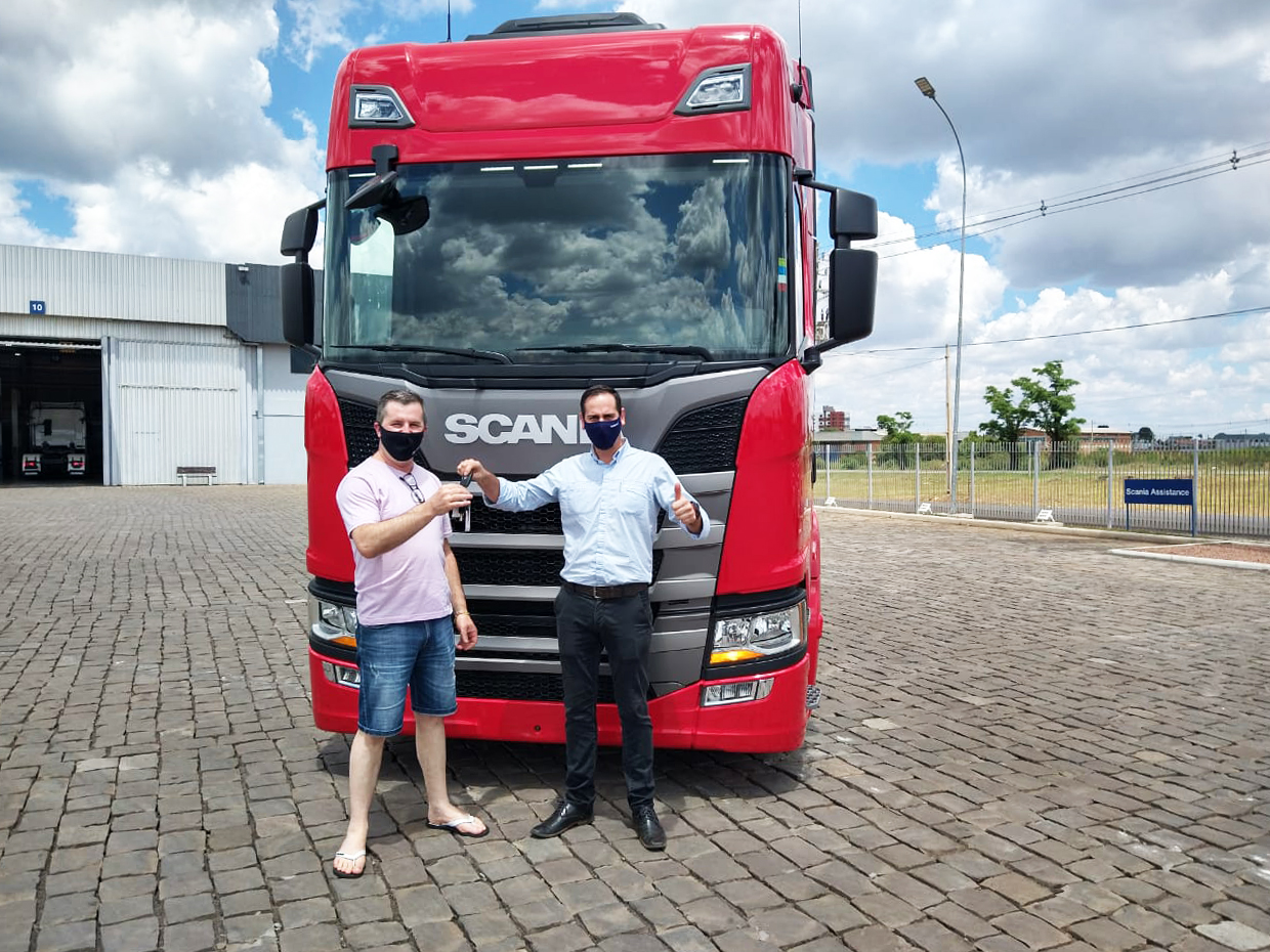 ENTREGA DE VEÍCULO - JOMAELEN TRANSPORTES