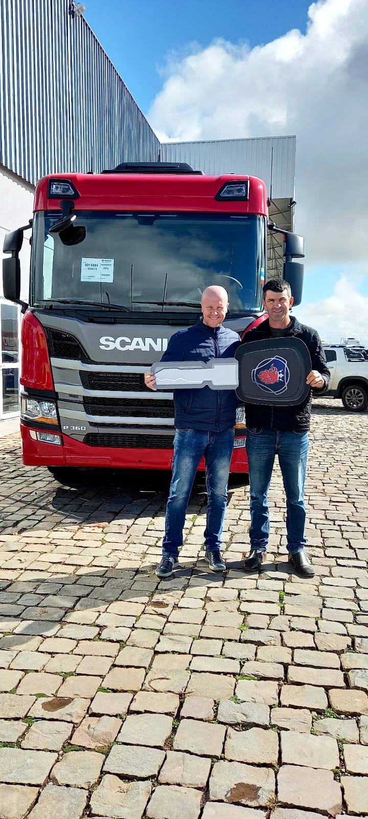 ENTREGA DE VEÍCULO FRANCESCHI COMERCIO E TRANSPORTES LTDA