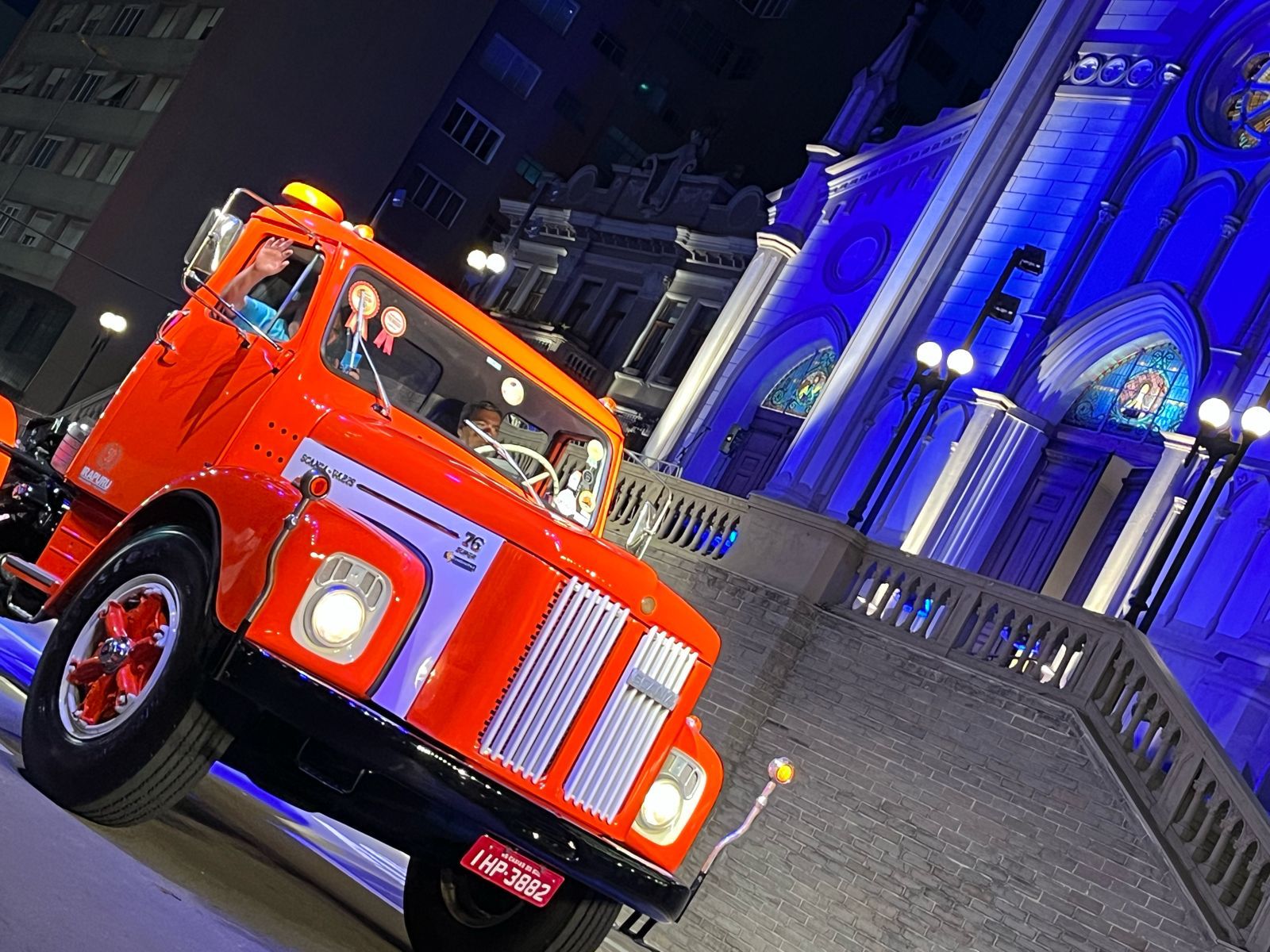 Caminhões Scania celebram a tradição e inovação no Desfile da Festa da Uva 2024