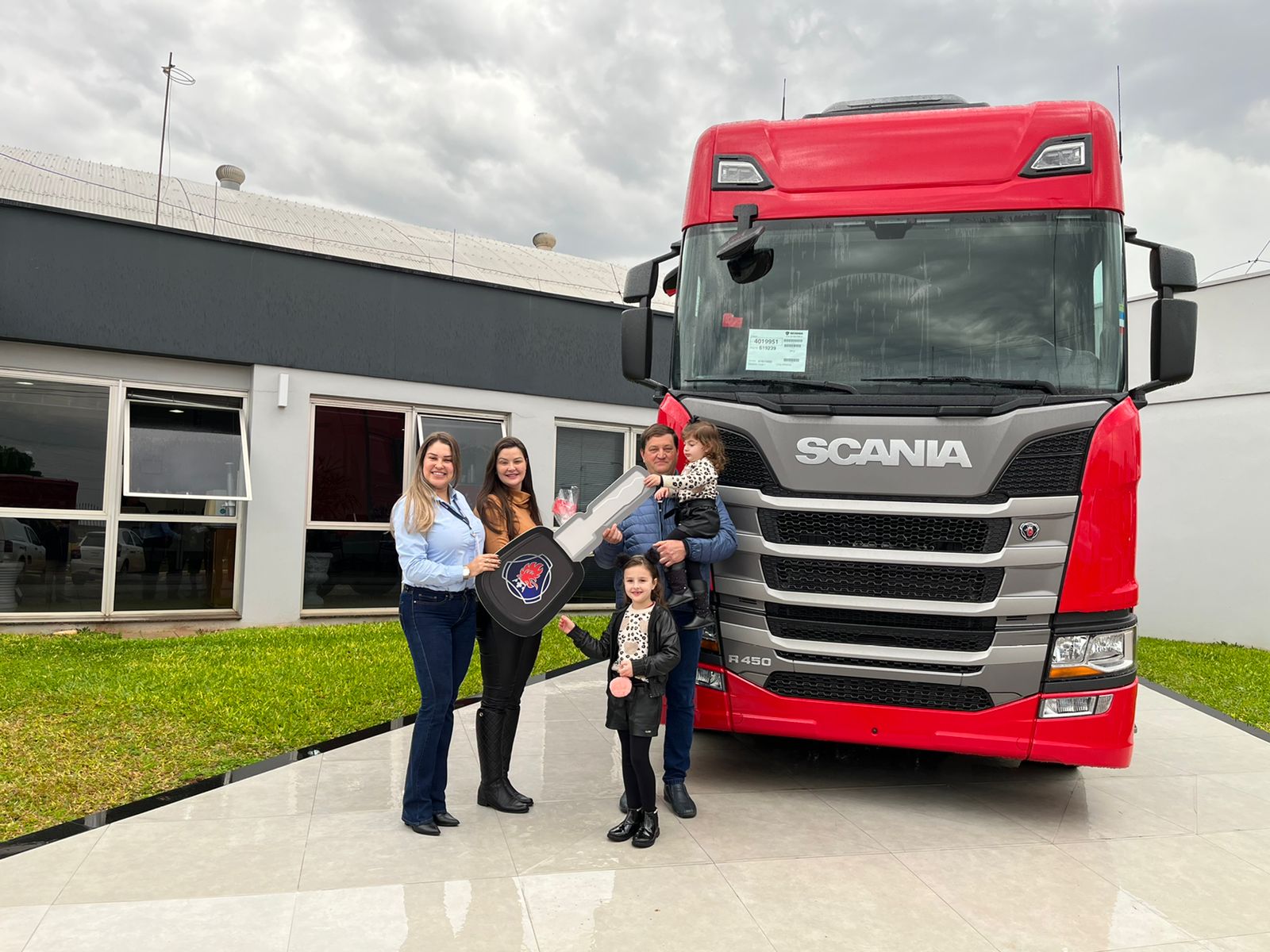 ENTREGA DE VEÍCULO COSTAHERMES COMERCIO E TRANSPORTES LTDA