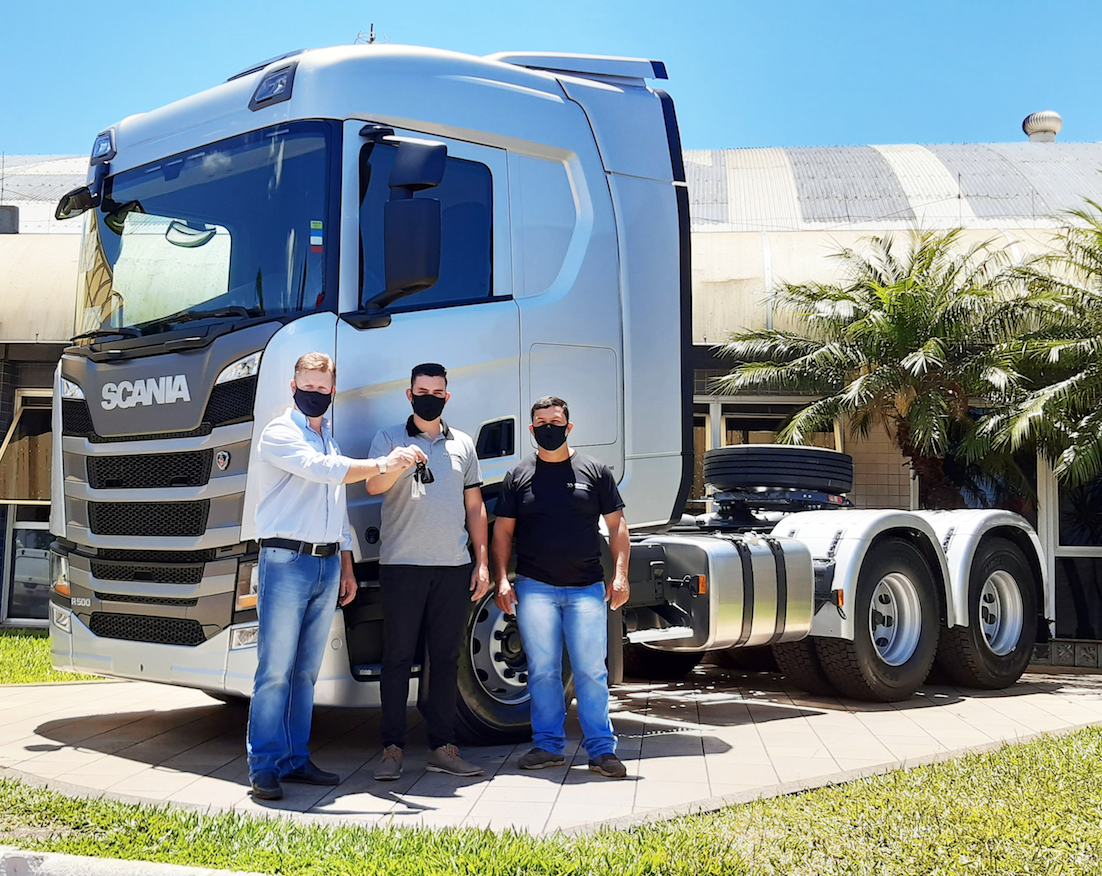ENTREGA DE VEÍCULO - ENGEL TRANSPORTES EIRELI