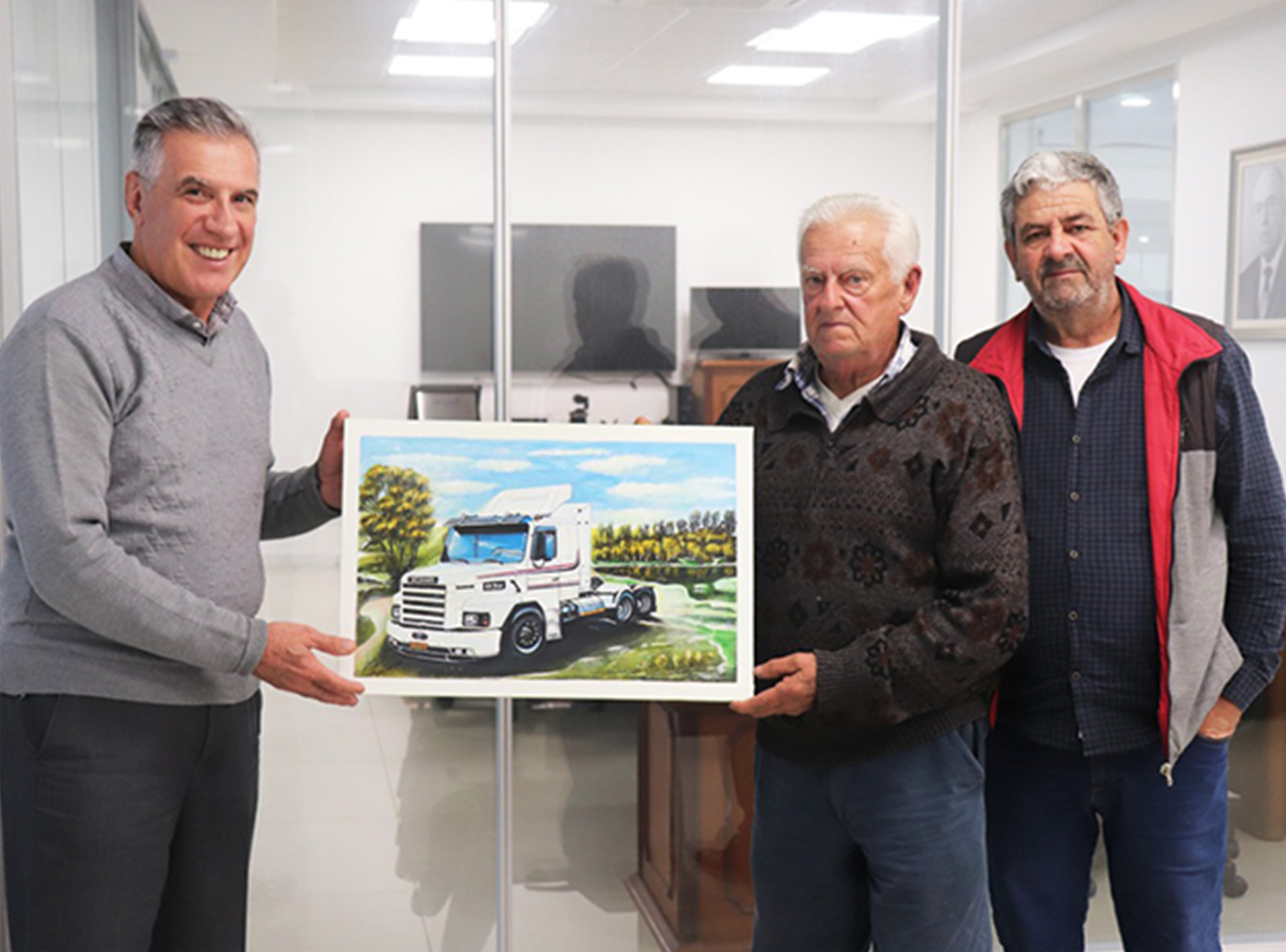 Motorista de 80 anos pinta à mão quadro do  Scania 113 e emociona a Brasdiesel.