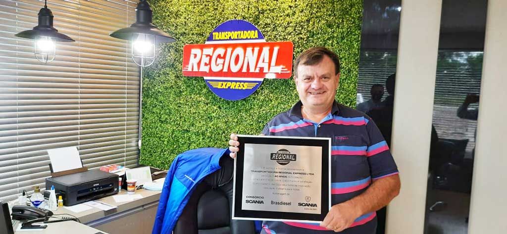 Brasdiesel entrega placa de homenagem aos 40 anos da TRANSPORTADORA REGIONAL EXPRESS LTDA