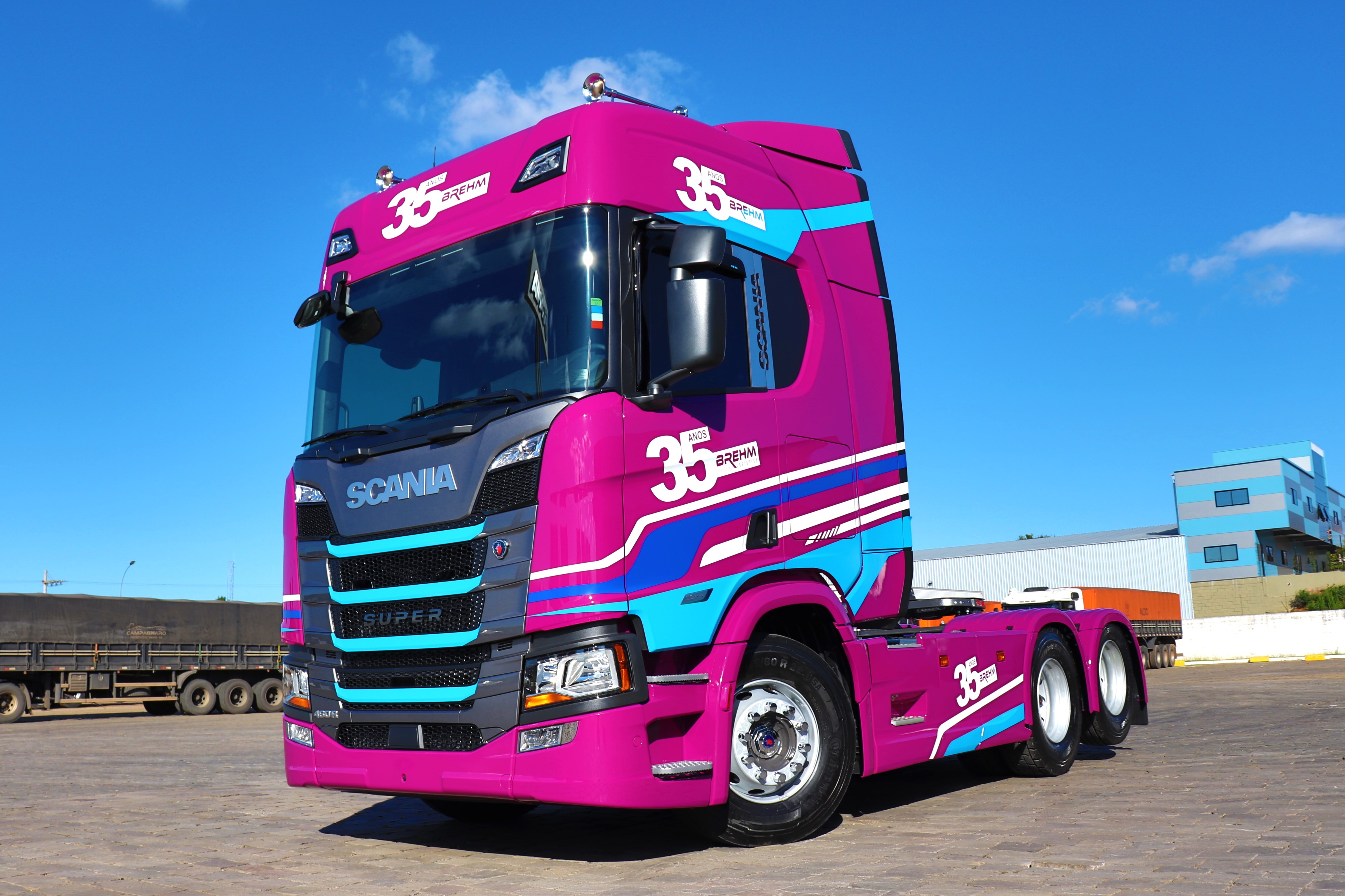 Brehm Comércio e Transporte celebra 35 anos de fundação com caminhão comemorativo Scania.