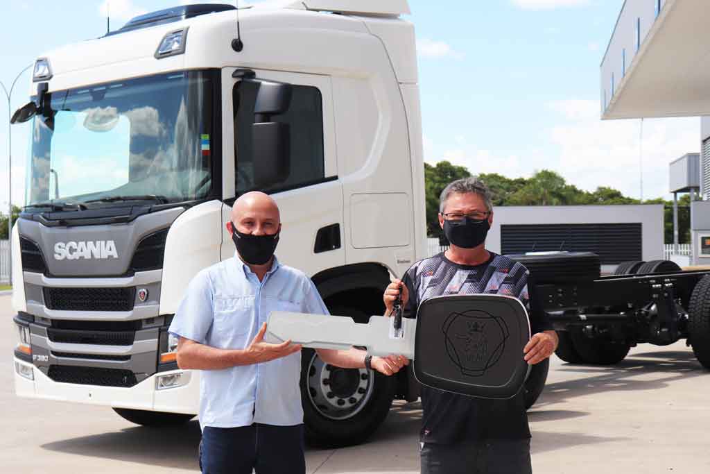 ENTREGA DE VEÍCULOS - RADAVELLI TRANSPORTES  