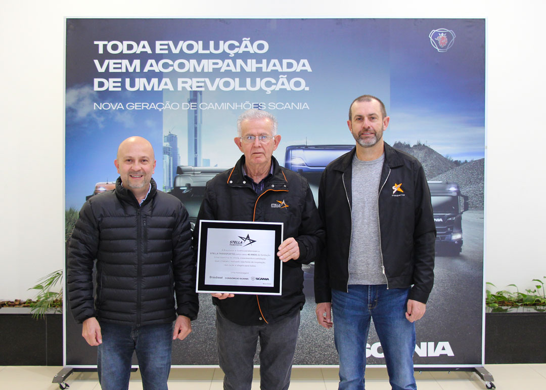 Brasdiesel entrega a placa comemorativa aos 40 anos da Stella Transportes Ltda. Confira!