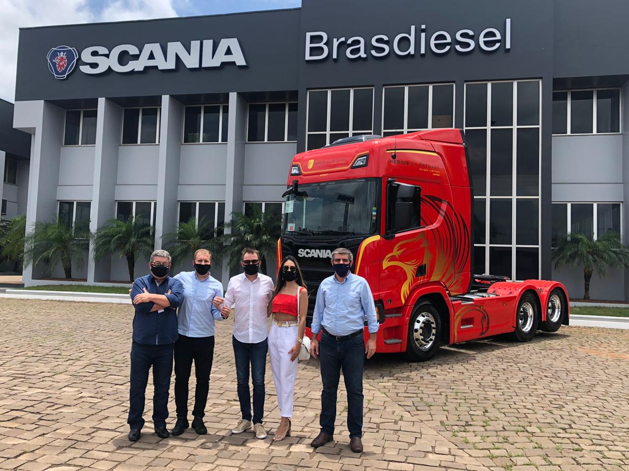 ENTREGA DE VEICULO EDIÇÃO ESPECIAL HERÓIS DA ESTRADA - TRANSPORTES MAHLER LTDA