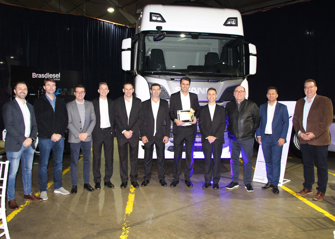 ACI FAZ HOMENAGEM À EQUIPE BTECH DA BRASDIESEL