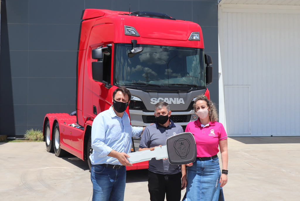 ENTREGA DE VEÍCULO - A.J.E.I TRANSPORTES