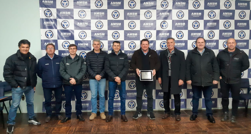 Brasdiesel entrega placa de homenagem aos 40 anos da AMSM - Associação dos Motoristas São-Marquenses.